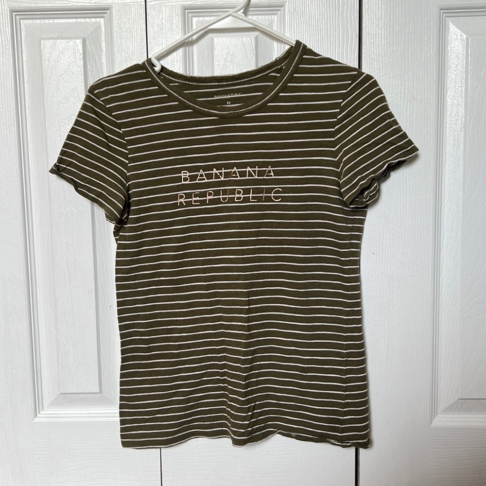 Olive green XS Banana Republic T-shirt.